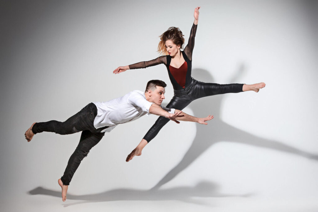 two people dancing in contemporary stile.jpg